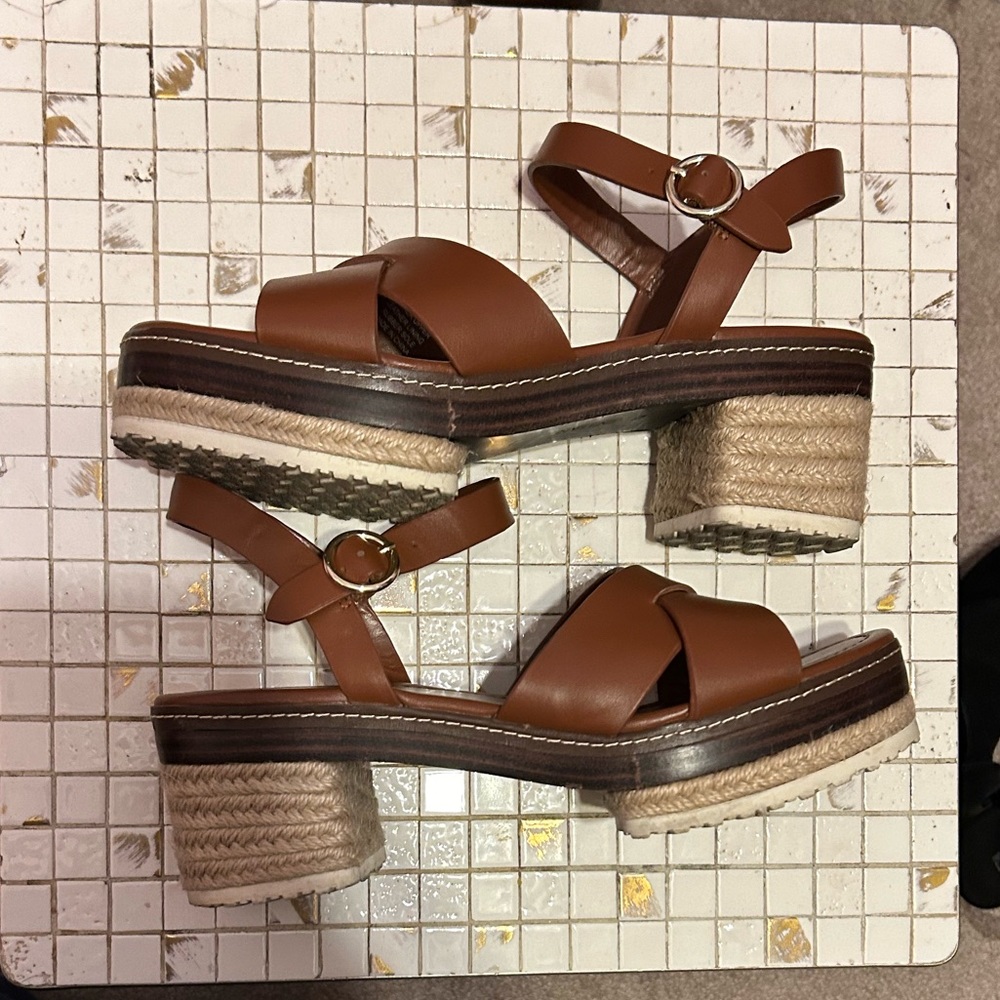 Deltan women’s sandals size 8.5